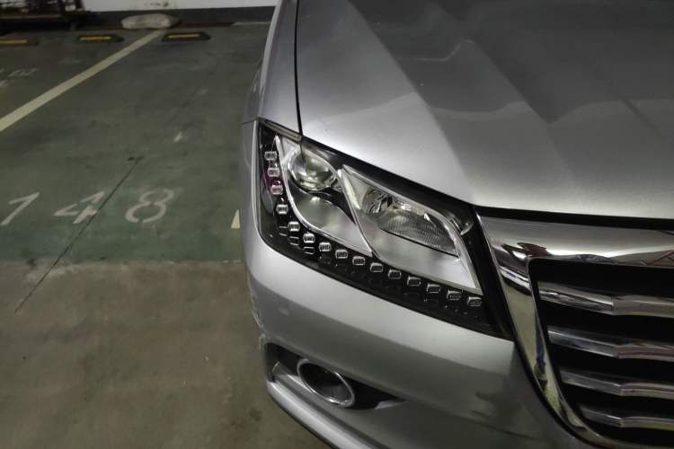 Used Haval H2 2017 Red-Label 1.5T Automatic Two-Wheel Drive Luxury Model Right Front Headlight
