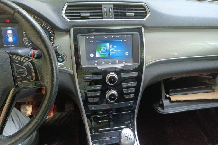 Used Haval H2 2017 Red-Label 1.5T Manual Two-Wheel-Drive Elite Model Audio And AC Panel