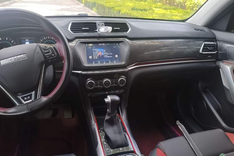 Used Haval H2 2017 Blue Label 1.5T Automatic Two-Wheel Drive Elite Model Audio And AC Panel