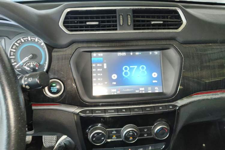 Used Haval H2 2017 Blue Label 1.5T Manual Two-Wheel Drive Elite Model Audio And AC Panel