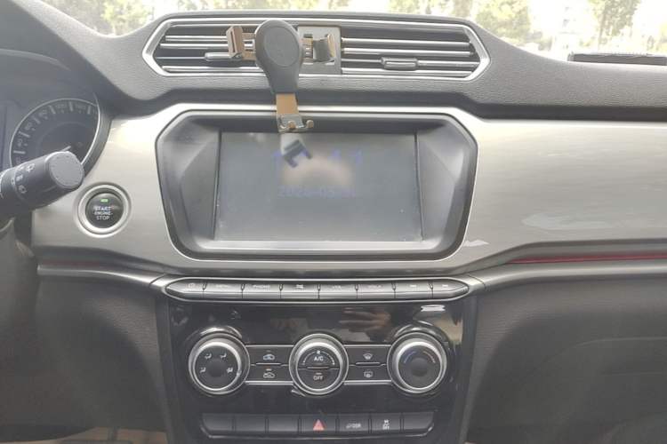 Used Haval H2 2017 Blue Label 1.5T Automatic Two-Wheel Drive Luxury Model Audio And AC Panel