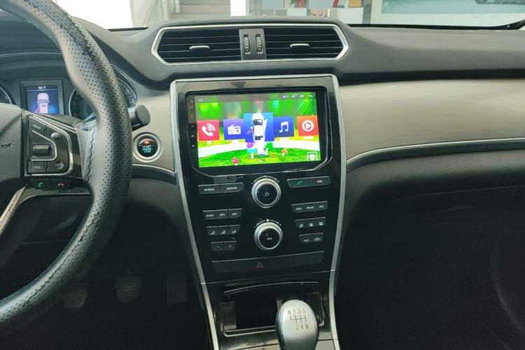 Used Haval H2 2017 Red-Label 1.5T Manual Two-Wheel Drive Comfort Model Audio And AC Panel