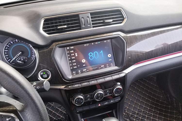 Used Haval H2 2017 Blue Label 1.5T Automatic Two-Wheel Drive Elite Model Audio And AC Panel