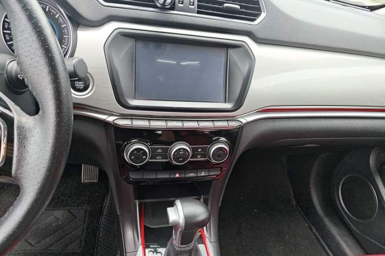 Used Haval H2 2017 Blue Label 1.5T Automatic Two-Wheel Drive Luxury Model Audio And AC Panel