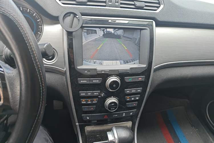 Used Haval H2 2017 Red-Label 1.5T Automatic Two-Wheel Drive Luxury Model Audio And AC Panel