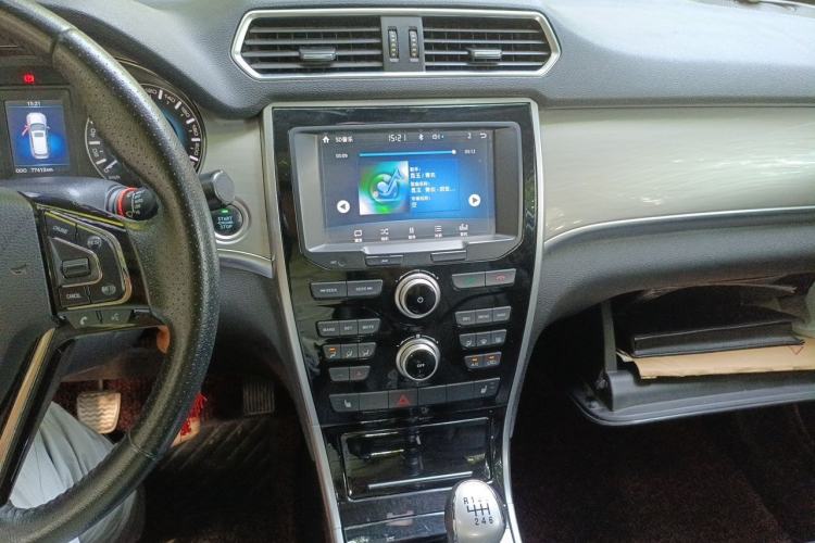 Used Haval H2 2017 Red-Label 1.5T Manual Two-Wheel-Drive Elite Model Audio And AC Panel