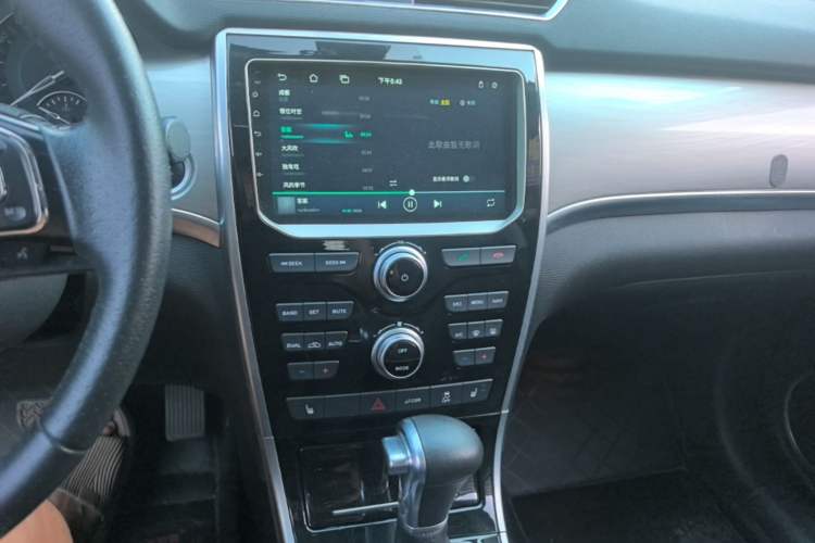 Used Haval H2 2017 Red-Label 1.5T Automatic Two-Wheel Drive Luxury Model Audio And AC Panel