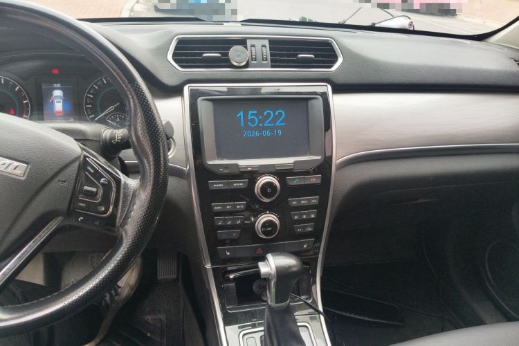 Used Haval H2 2017 Red-Label 1.5T Automatic Two-Wheel Drive Elite Model Audio And AC Panel
