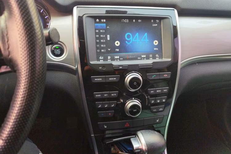 Used Haval H2 2017 Red-Label 1.5T Automatic Two-Wheel Drive Elite Model Audio And AC Panel