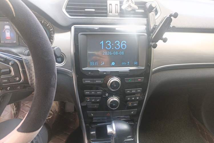 Used Haval H2 2017 Red-Label 1.5T Automatic Two-Wheel Drive Elite Model Audio And AC Panel