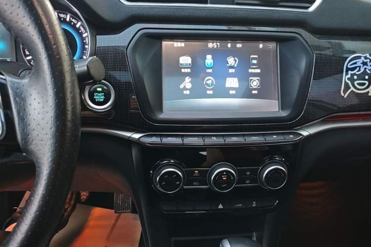 Used Haval H2 2017 Blue Label 1.5T Automatic Two-Wheel Drive Luxury Model Audio And AC Panel