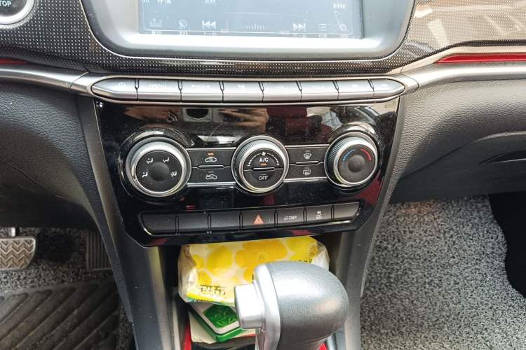 Used Haval H2 2017 Blue Label 1.5T Automatic Two-Wheel Drive Luxury Model Audio And AC Panel