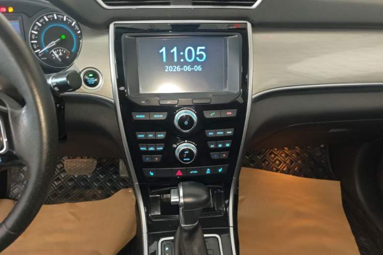 Used Haval H2 2017 Red-Label 1.5T Automatic Two-Wheel Drive Luxury Model Audio And AC Panel