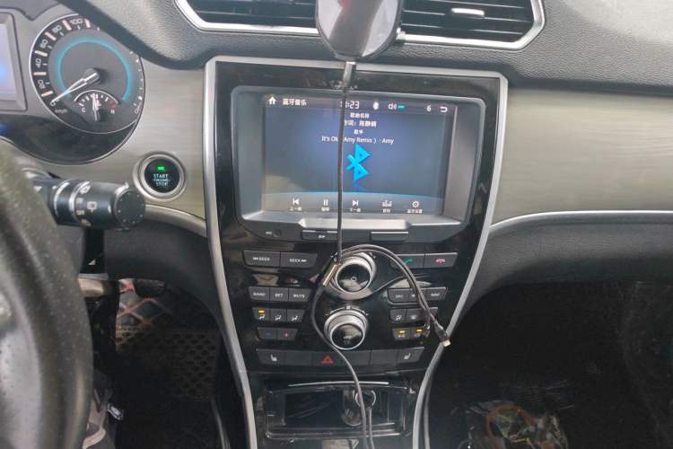 Used Haval H2 2017 Red-Label 1.5T Manual Two-Wheel-Drive Elite Model Audio And AC Panel