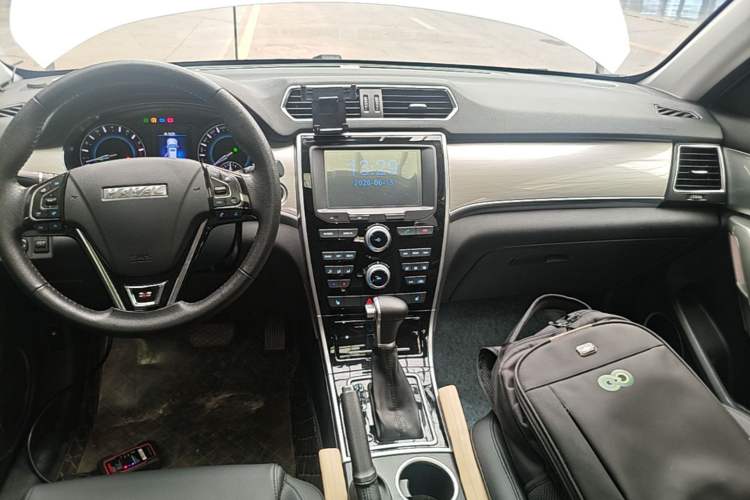 Used Haval H2 2017 Red-Label 1.5T Automatic Two-Wheel Drive Elite Model Audio And AC Panel