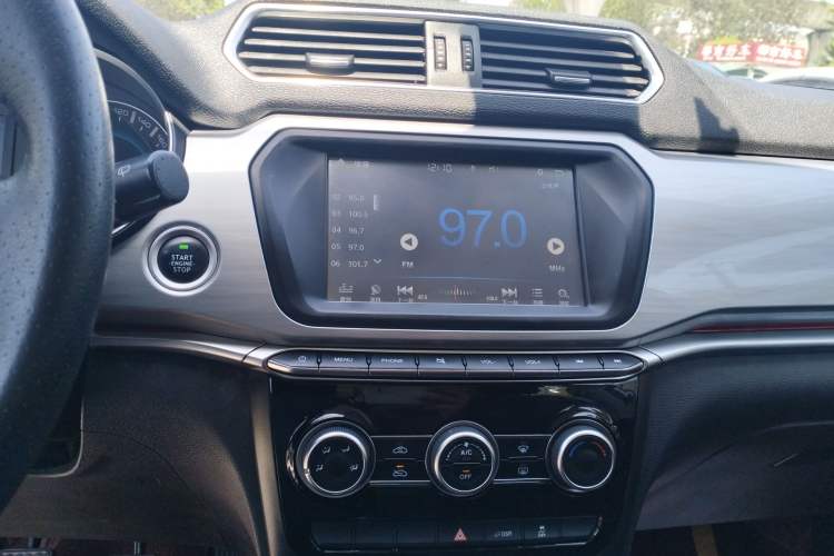 Used Haval H2 2017 Blue Label 1.5T Manual Two-Wheel Drive Luxury Model Audio And AC Panel