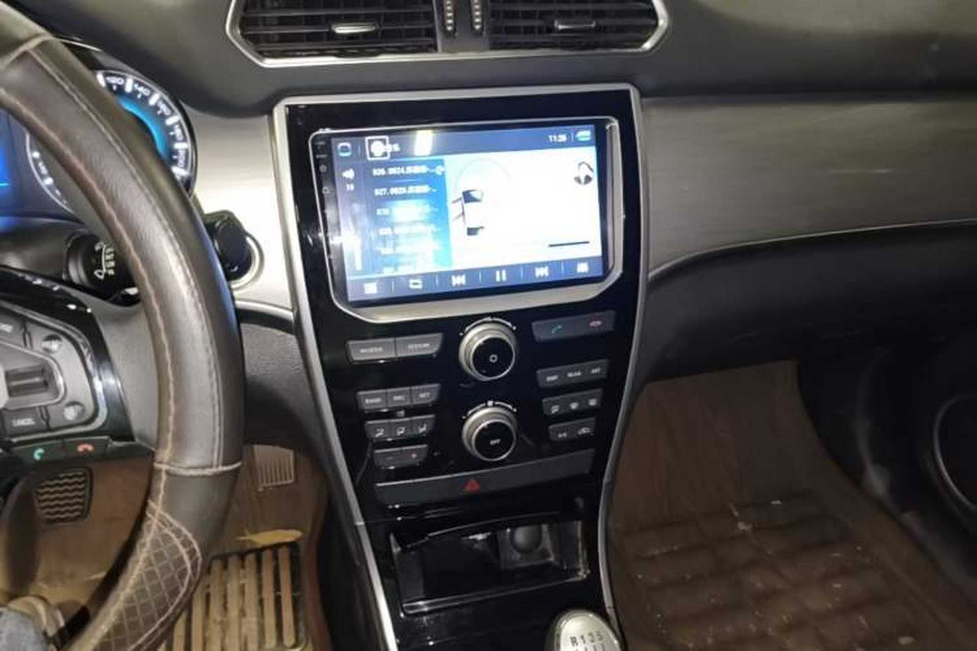 Used Haval H2 2017 Red-Label 1.5T Manual Two-Wheel Drive Comfort Model Audio And AC Panel