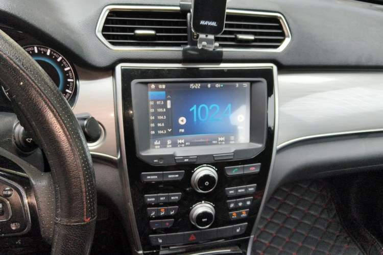 Used Haval H2 2017 Red-Label 1.5T Manual Two-Wheel-Drive Elite Model Audio And AC Panel