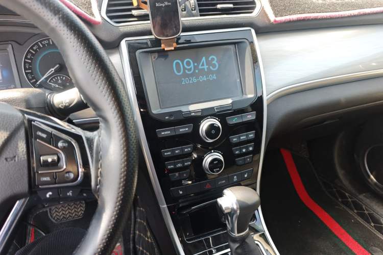 Used Haval H2 2017 Red-Label 1.5T Automatic Two-Wheel Drive Luxury Model Audio And AC Panel