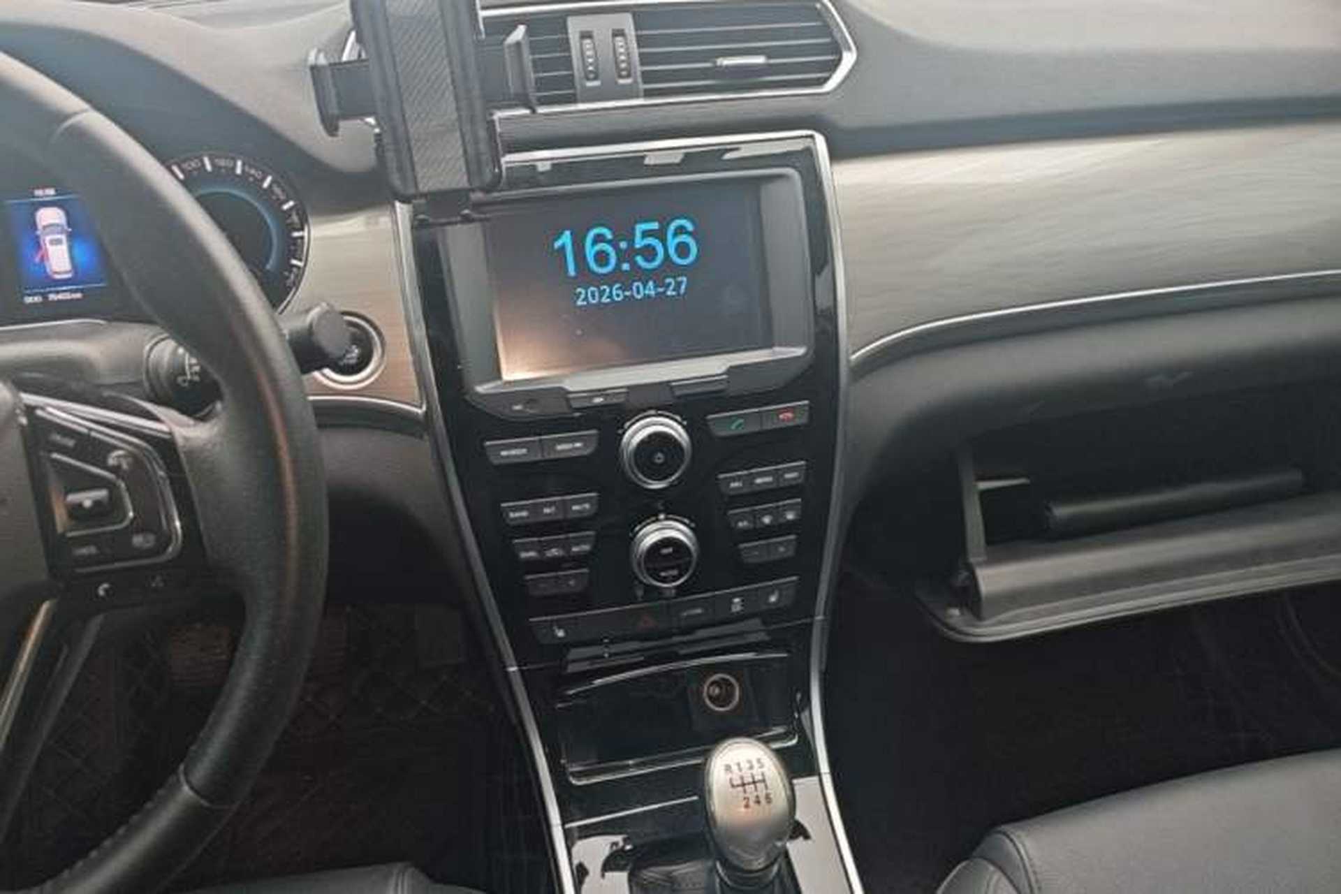 Used Haval H2 2017 Red-Label 1.5T Manual Two-Wheel Drive Luxury Model Audio And AC Panel
