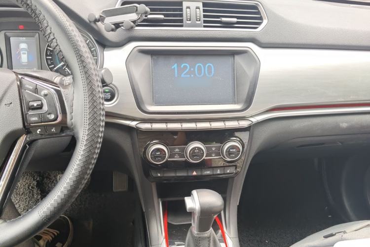 Used Haval H2 2017 Blue Label 1.5T Automatic Two-Wheel Drive Prestige Model Audio And AC Panel