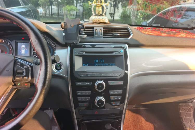 Used Haval H2 2017 Red-Label 1.5T Manual Two-Wheel Drive Comfort Model Audio And AC Panel