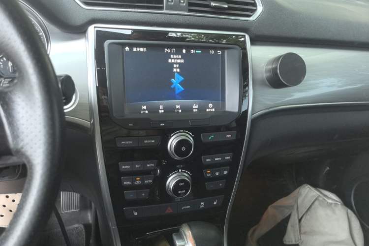 Used Haval H2 2017 Red-Label 1.5T Automatic Two-Wheel Drive Luxury Model Audio And AC Panel