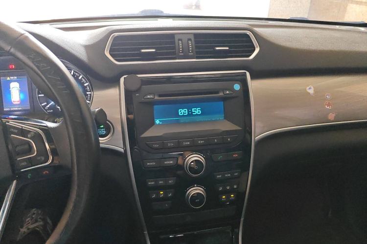 Used Haval H2 2017 Red-Label 1.5T Manual Two-Wheel Drive Comfort Model Audio And AC Panel