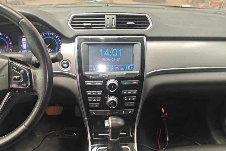 Used Haval H2 2017 Red-Label 1.5T Automatic Two-Wheel Drive Luxury Model Audio And AC Panel
