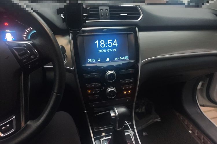 Used Haval H2 2017 Red-Label 1.5T Automatic Two-Wheel Drive Elite Model Audio And AC Panel