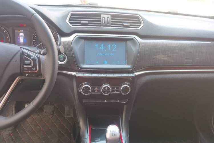Used Haval H2 2017 Blue Label 1.5T Manual Two-Wheel Drive Elite Model Audio And AC Panel