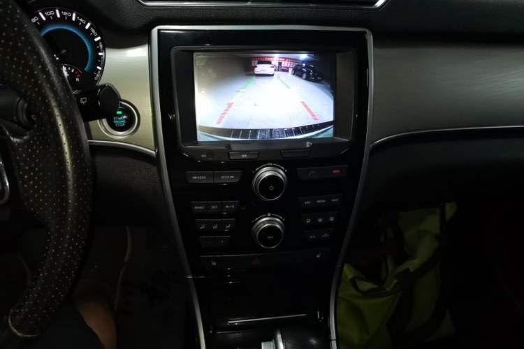 Used Haval H2 2017 Red-Label 1.5T Automatic Two-Wheel Drive Elite Model Audio And AC Panel