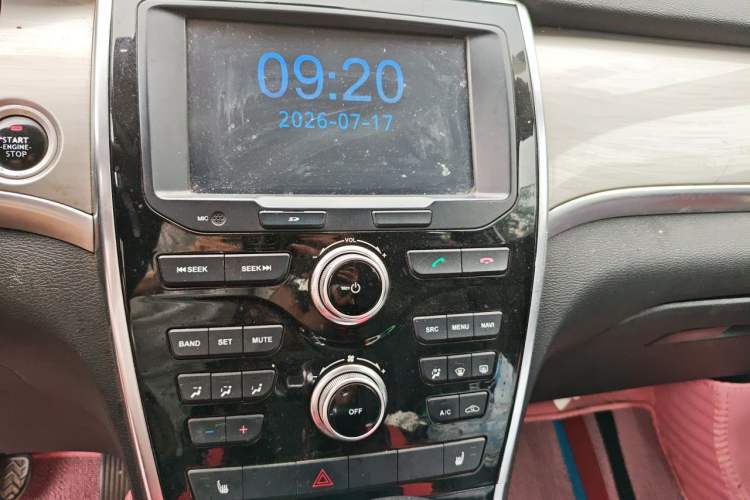 Used Haval H2 2017 Red-Label 1.5T Automatic Two-Wheel Drive Elite Model Audio And AC Panel