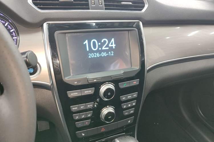 Used Haval H2 2017 Red-Label 1.5T Automatic Two-Wheel Drive Elite Model Audio And AC Panel