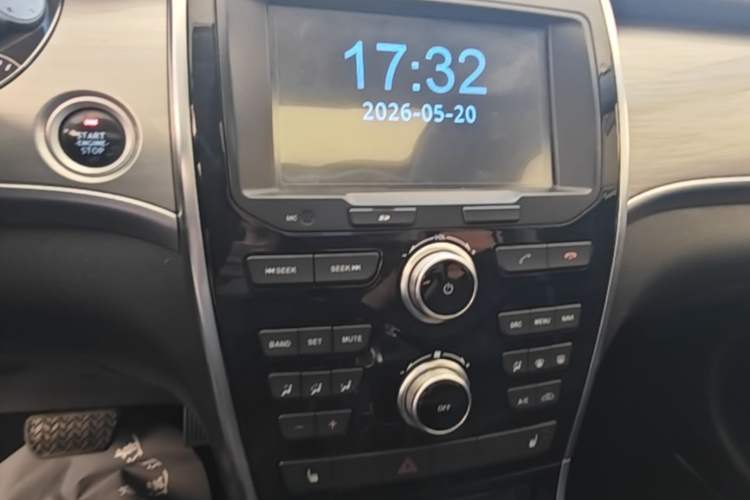 Used Haval H2 2017 Red-Label 1.5T Automatic Two-Wheel Drive Elite Model Audio And AC Panel