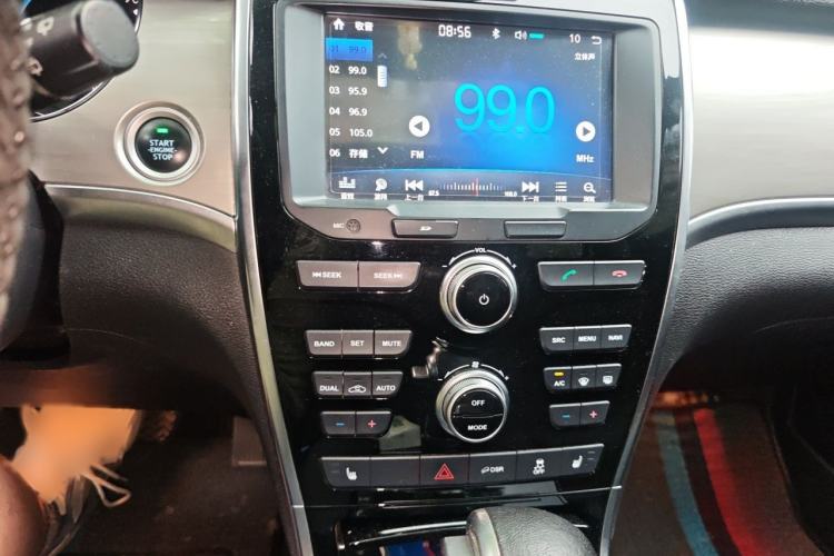 Used Haval H2 2017 Red-Label 1.5T Automatic Two-Wheel Drive Luxury Model Audio And AC Panel