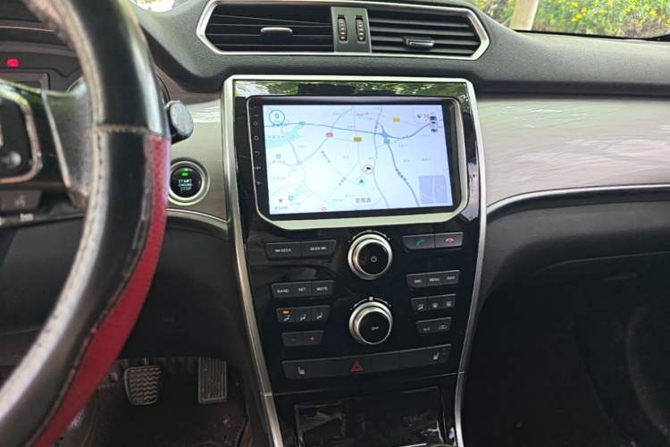 Used Haval H2 2017 Red-Label 1.5T Manual Two-Wheel-Drive Elite Model Audio And AC Panel