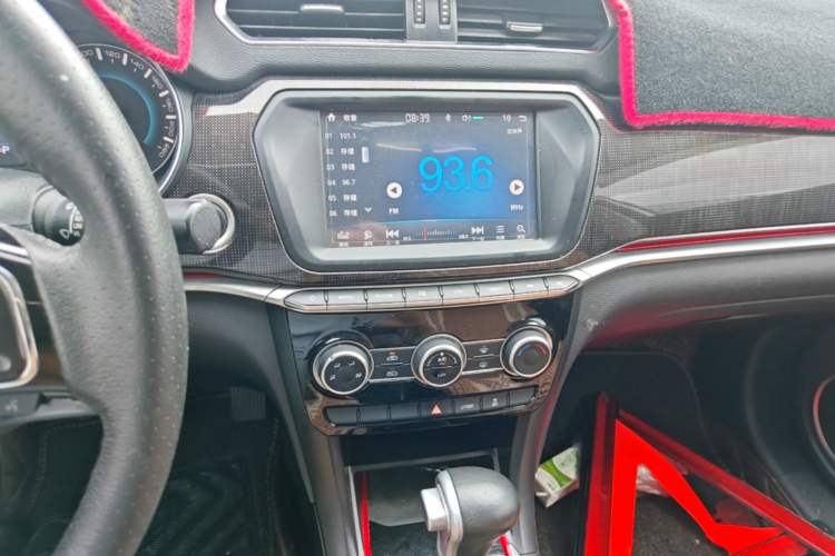 Used Haval H2 2017 Blue Label 1.5T Automatic Two-Wheel Drive Luxury Model Audio And AC Panel