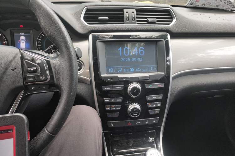 Used Haval H2 2017 Red-Label 1.5T Manual Two-Wheel Drive Luxury Model Audio And AC Panel