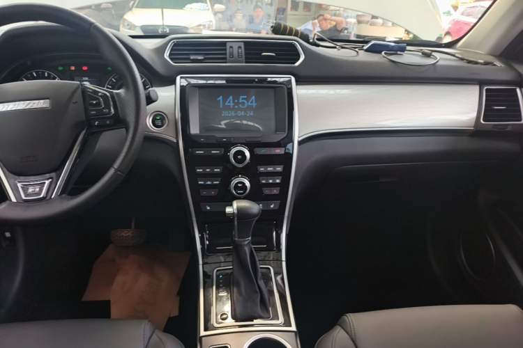 Used Haval H2 2017 Red-Label 1.5T Automatic Two-Wheel Drive Luxury Model Audio And AC Panel