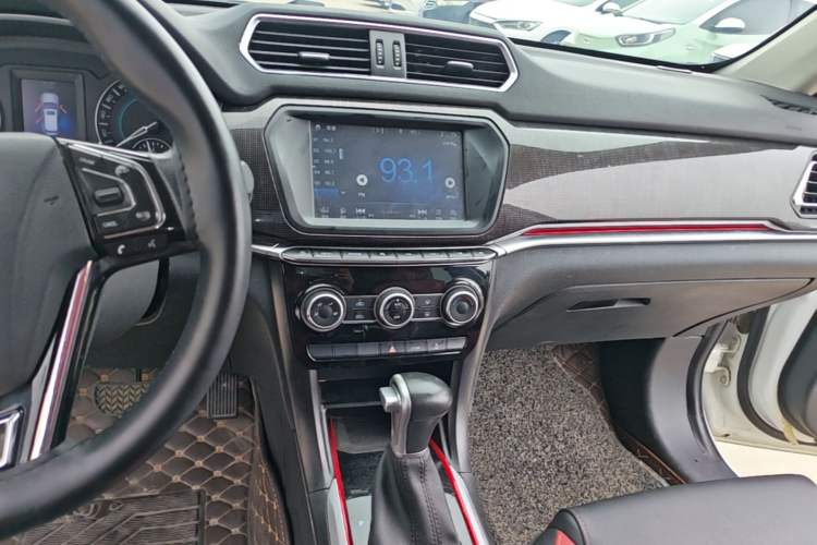Used Haval H2 2017 Blue Label 1.5T Automatic Two-Wheel Drive Elite Model Audio And AC Panel