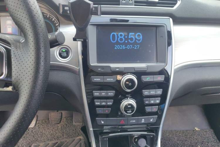 Used Haval H2 2017 Red-Label 1.5T Manual Two-Wheel Drive Luxury Model Audio And AC Panel