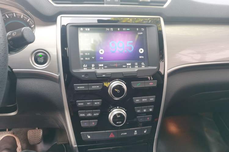 Used Haval H2 2017 Red-Label 1.5T Manual Two-Wheel Drive Luxury Model Audio And AC Panel