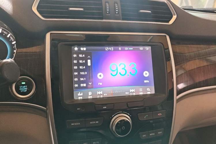 Used Haval H2 2017 Red-Label 1.5T Automatic Two-Wheel Drive Elite Model Audio And AC Panel