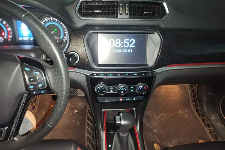 Used Haval H2 2017 Blue Label 1.5T Automatic Two-Wheel Drive Luxury Model Audio And AC Panel