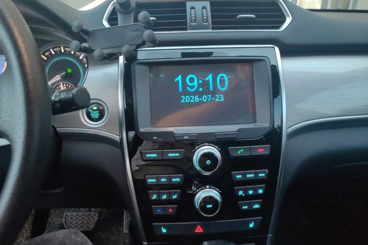 Used Haval H2 2017 Red-Label 1.5T Automatic Two-Wheel Drive Elite Model Audio And AC Panel