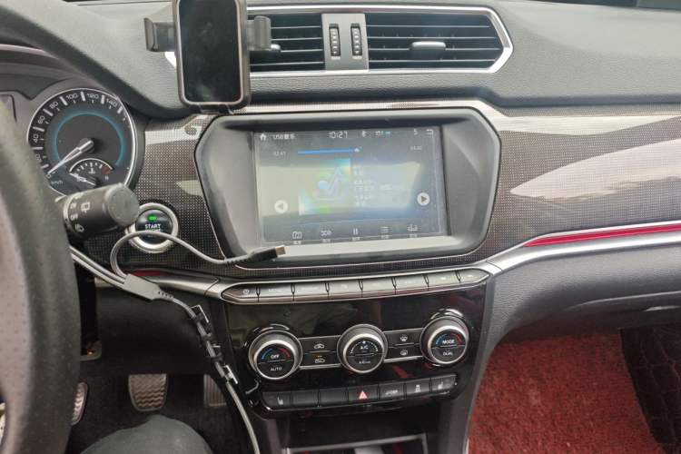 Used Haval H2 2017 Blue Label 1.5T Manual Two-Wheel-Drive Prestige Model Audio And AC Panel