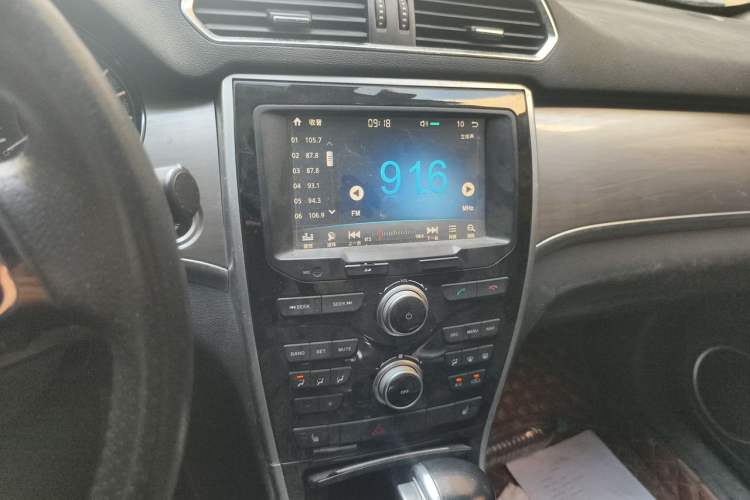 Used Haval H2 2017 Red-Label 1.5T Automatic Two-Wheel Drive Elite Model Audio And AC Panel