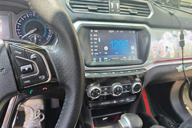 Used Haval H2 2017 Blue Label 1.5T Automatic Two-Wheel Drive Luxury Model Audio And AC Panel
