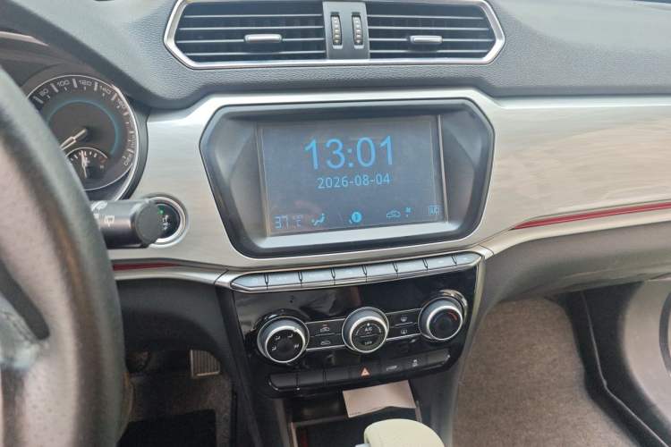 Used Haval H2 2017 Blue Label 1.5T Automatic Two-Wheel Drive Luxury Model Audio And AC Panel